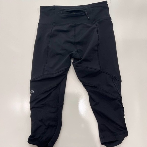 LuluLemon Black Crop Leggings Size 4 - Picture 4 of 13
